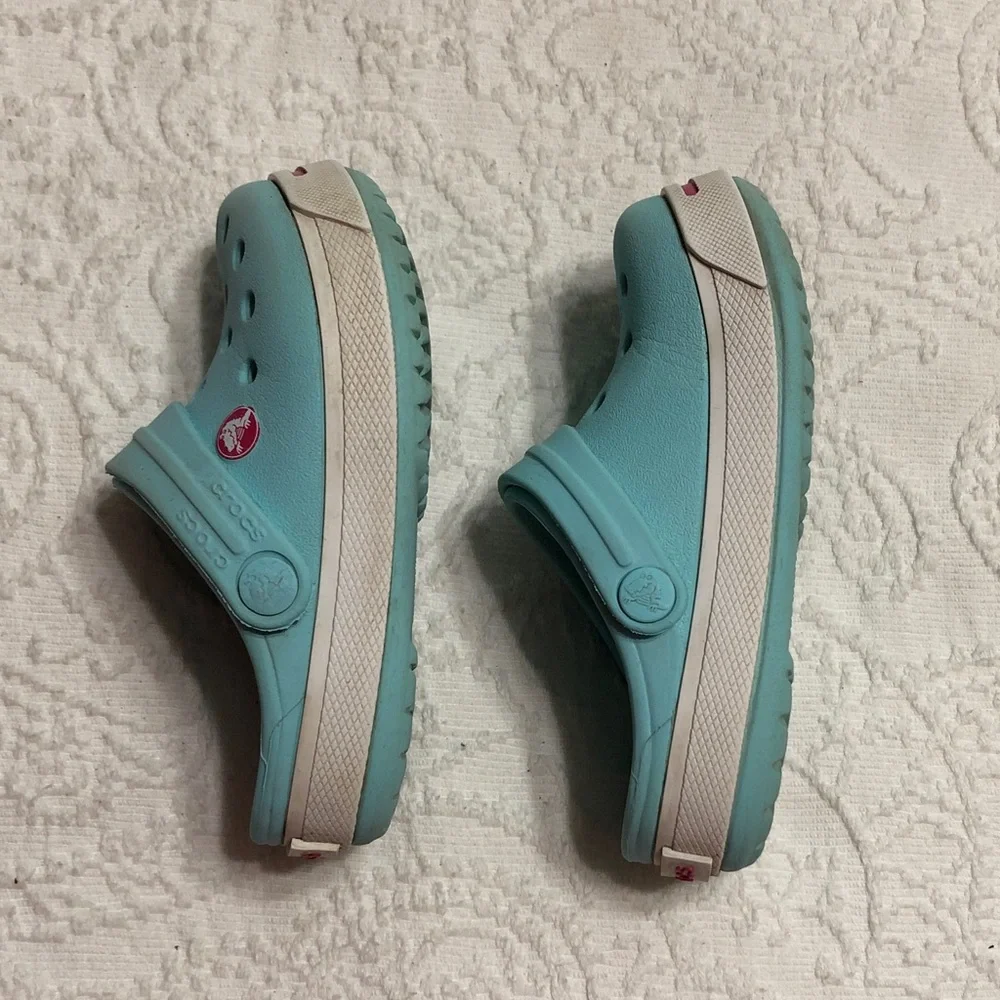 CROCS Kids Girls Size 6 c 7 Aqua Blue Water Clogs with Pink Accent